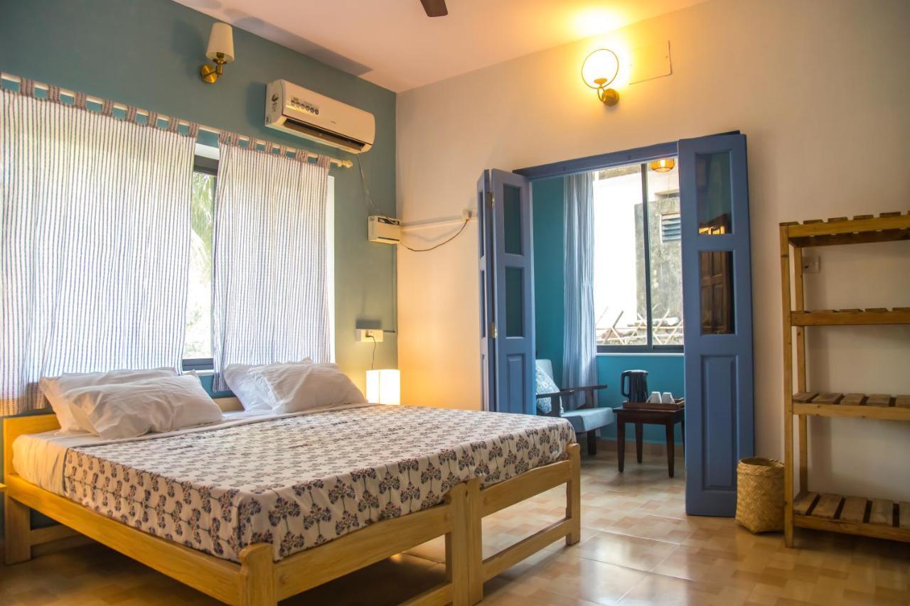 Hotel Coco Moon Morjim Exterior foto
