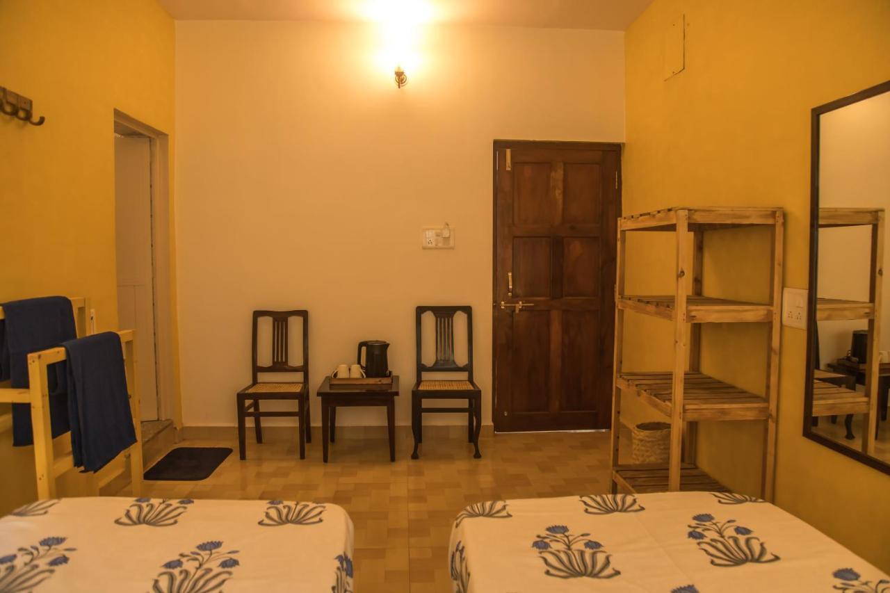 Hotel Coco Moon Morjim Exterior foto